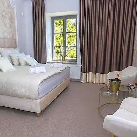 Zamek Kvasetice Hotel 4*